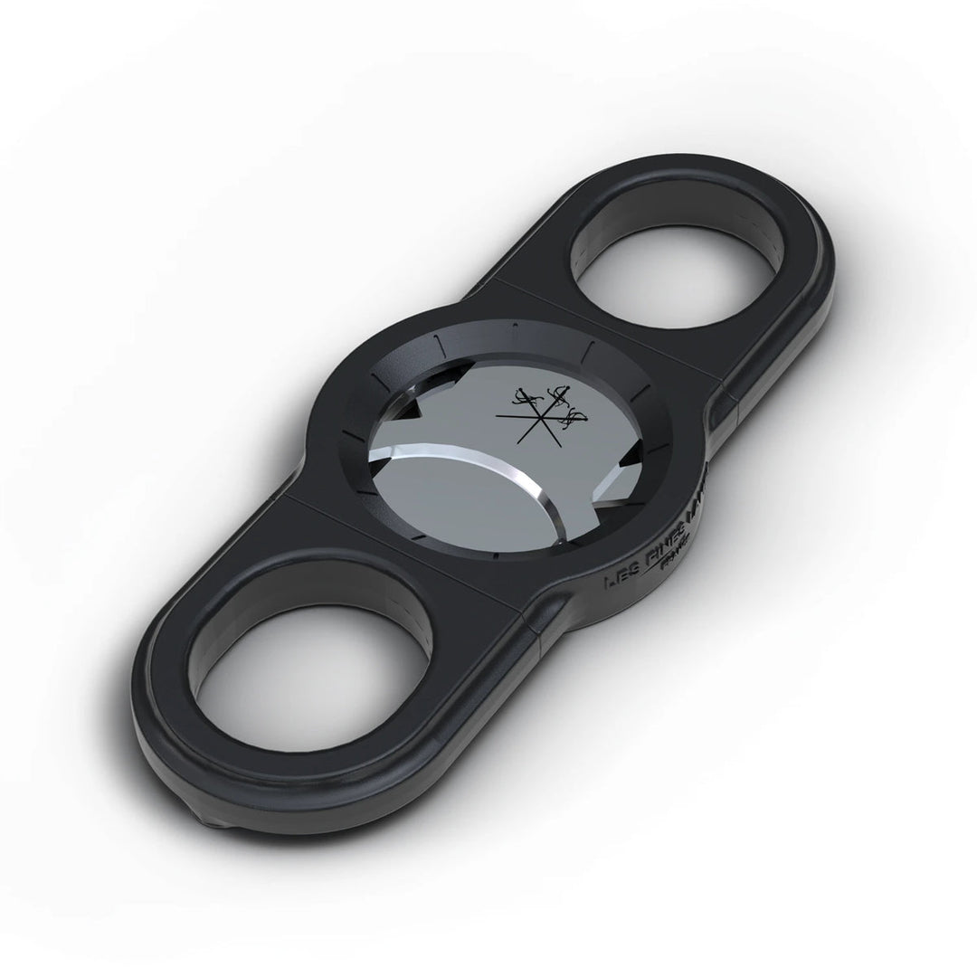 Les Fines Lames Rotor Black cigar cutter
La Guillotine Rotor stainless steel cutter
Luxury French cigar cutter
Premium guillotine cigar cutter
Les Fines Lames cigar accessory
