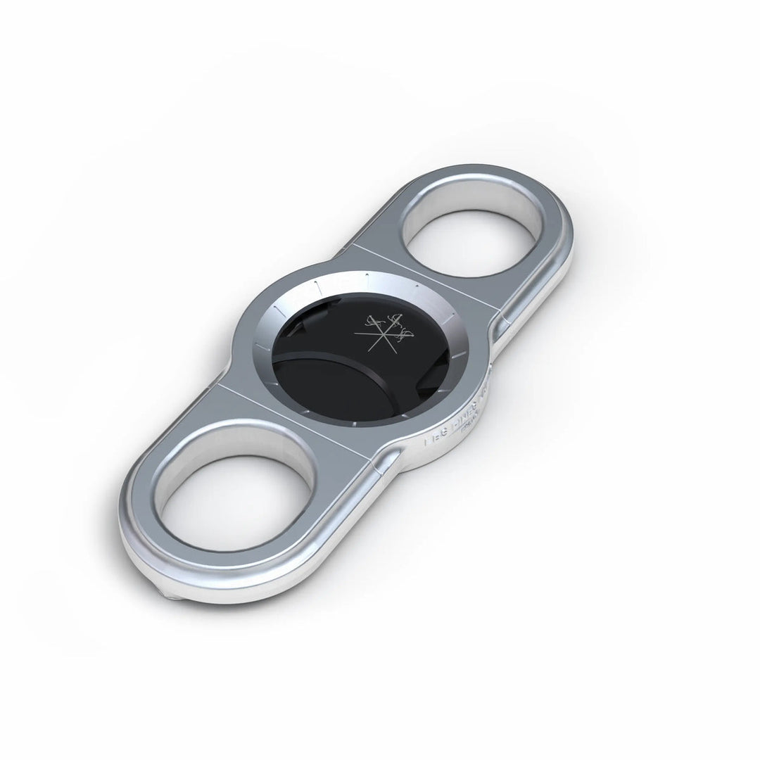 Les Fines Lames Rotor Chrome cigar cutter
La Guillotine Rotor stainless steel cutter
Luxury French cigar cutter
Premium guillotine cigar cutter
Les Fines Lames cigar accessory