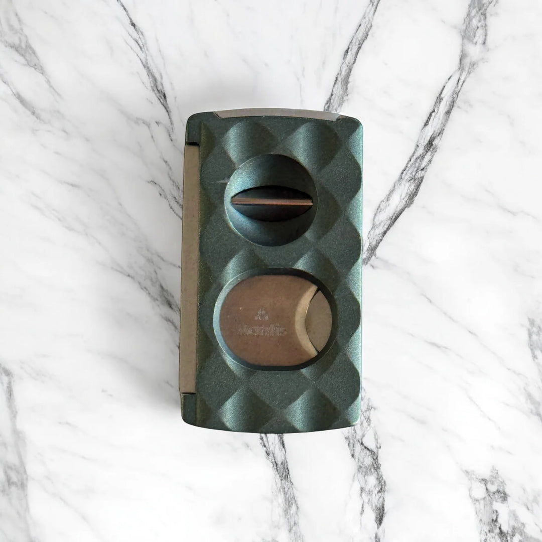 Mantis Universal Cigar Cutter Facetted Green