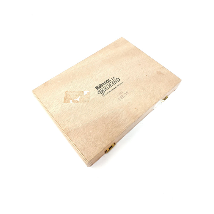 H.Upmann Connossieur No.1 2014 bottom of box showing year
