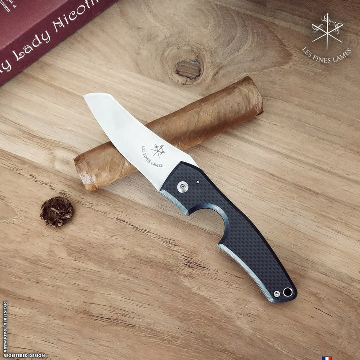 Les Fines Lames Le Petit - Carbon Fiber, cigar accesories, cigar cutter, cigar knife