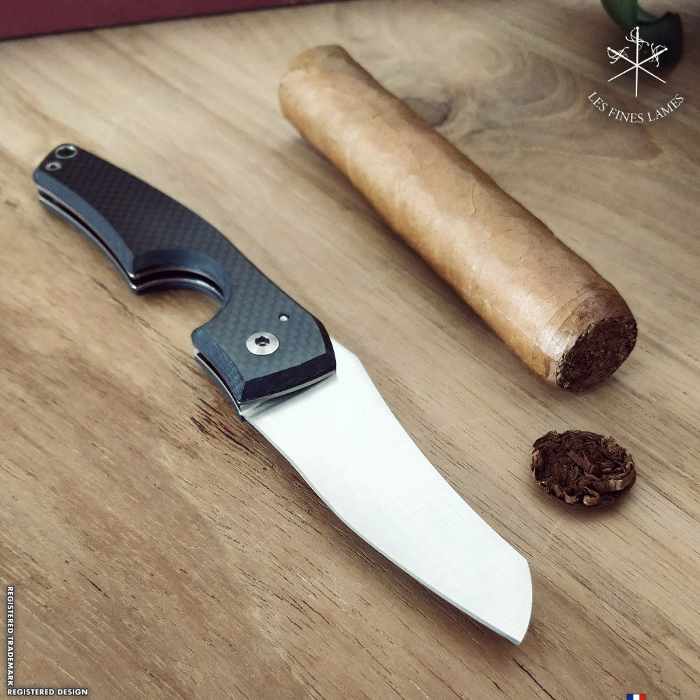 Les Fines Lames Le Petit - Carbon Fiber, cigar accesories, cigar cutter, cigar knife