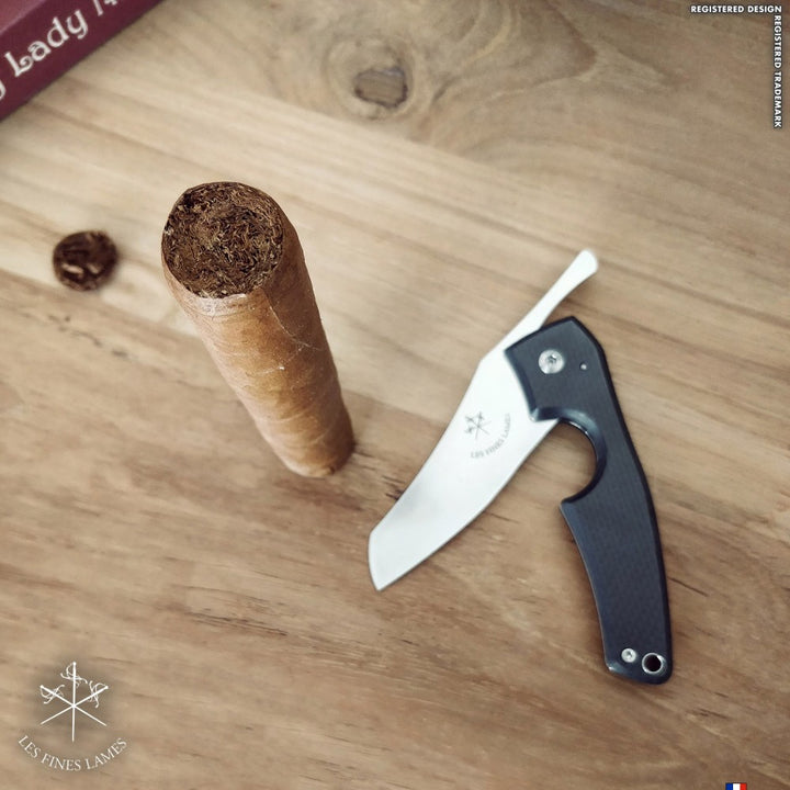Les Fines Lames Le Petit - Carbon Fiber, cigar accesories, cigar cutter, cigar knife
